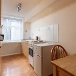 Clarkson Street 4*