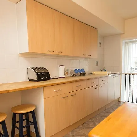 Discovery Aparthotel 4*