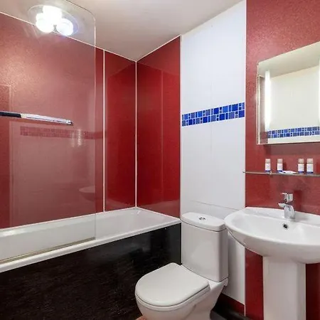 Discovery Aparthotel 4*