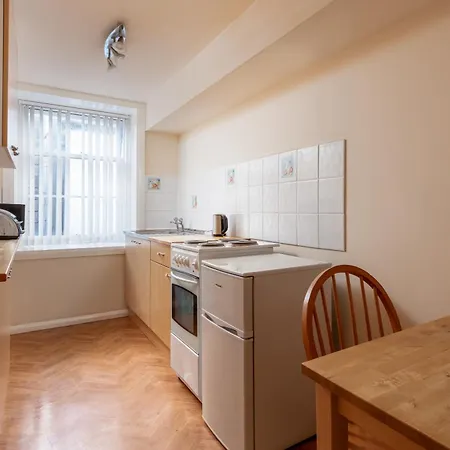 Clarkson Street 4*