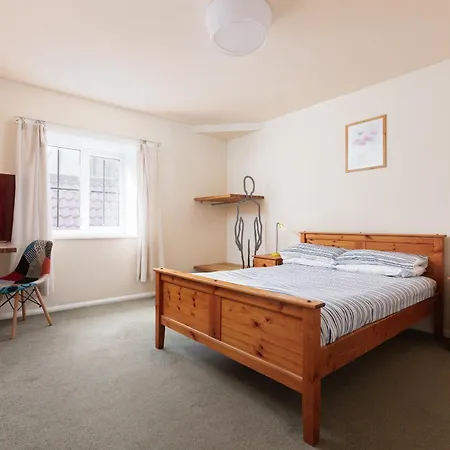 Clarkson Street 4*