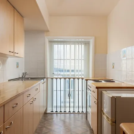 Clarkson Street 4*