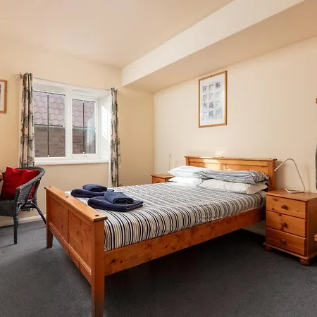 Clarkson Street 4*