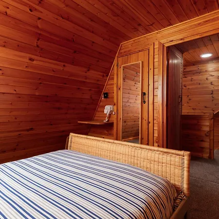 Clarkson Street 4*