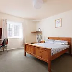 Clarkson Street 4*
