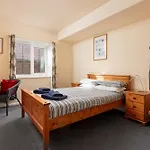 Clarkson Street 4*