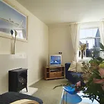 Clarkson Street 4*