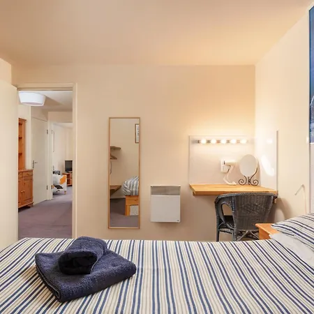 Discovery アパートホテル ウィットビー