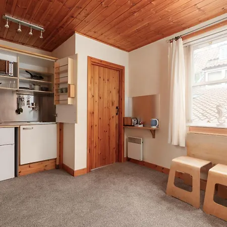 アパートホテル Discovery 4*