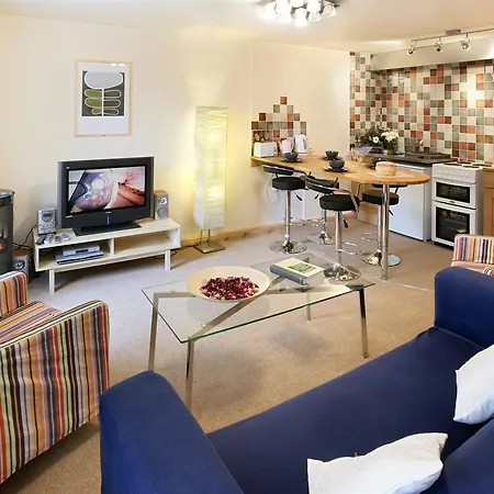 Discovery アパートホテル 4*